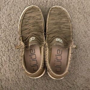 Men’s hey dudes size 8. Fits women’s 10